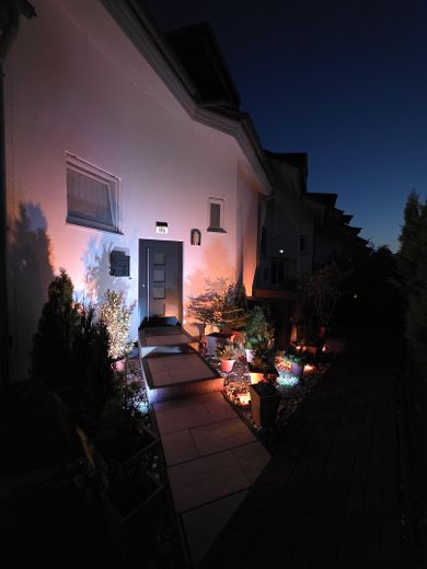 Oberkrämer - interessantes, saniertes & gepflegtes RMH mit Luxusausstattung – Eingang Beleuchtung