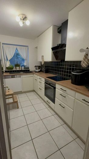 Reihenendhaus mit Keller, Garten, Pelletofen, 2 Stellplätzen & Gartenhaus – 55270 Jugenheim – privat – Küche 1
