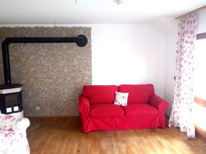 Habiter de façon idyllique dans l'Allgäu – spacieux appartement mansardé avec vue de rêve – Wohnzimmer