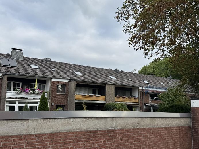 Rückseite Haus mit Balkon