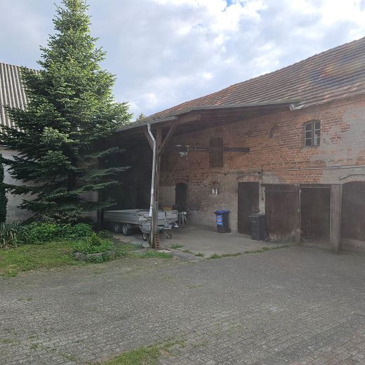 Hofanlage mit Wohnhaus, Scheune & ca. 5.000 m² Land – provisionsfrei – Hofeinfahrt am Nebengebäude
