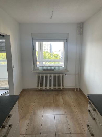 3-room apartment with balcony and underground parking space – Essecke