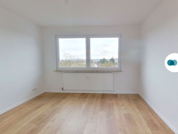 Cómodo piso de 3 habitaciones con balcón – Schlafzimmer II