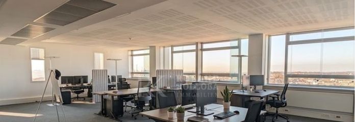 Modern, centrally located office space with views over Hamburg
