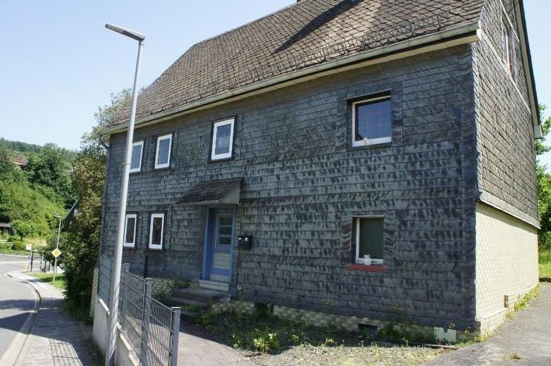 ** DOM SZACHULCOWY Z OKŁADZINĄ Z ŁUPKA I STARYM DRZEWOSTANEM W MUDERSBACH ** – Bild 1