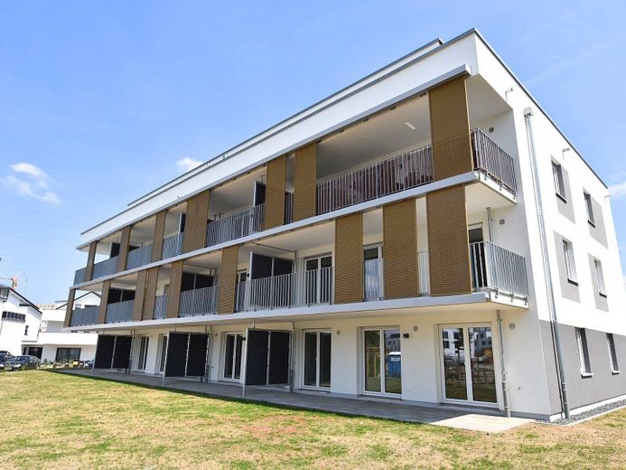 Große 2-Zimmer-Neubauwohnung mit BALKON in verkehrsberuhigter Wohnlage – Außenansicht II