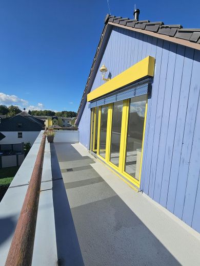 großer Balkon
