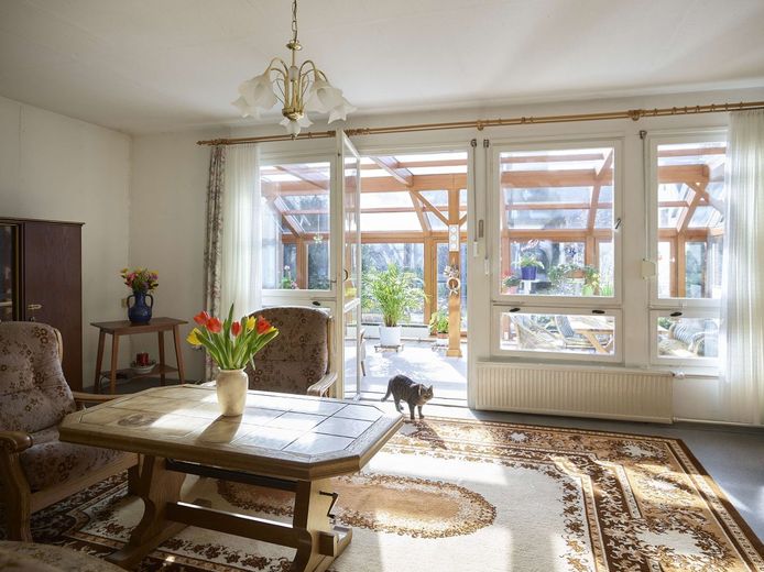 Haus mit 5 Zimmern, Wintergarten und vieles mehr – Wohnzimmer mit Wintergarten