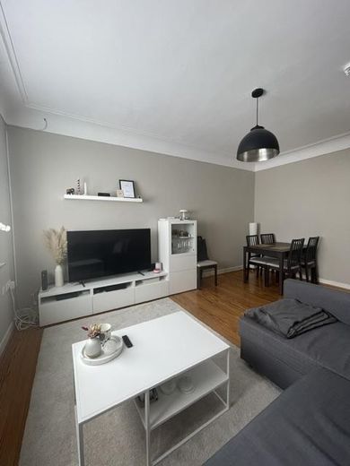 Sehr schöne 3-Zimmerwohnung mit Balkon in Eller! Bad mit Tageslichtfenster – Wohnzimmer