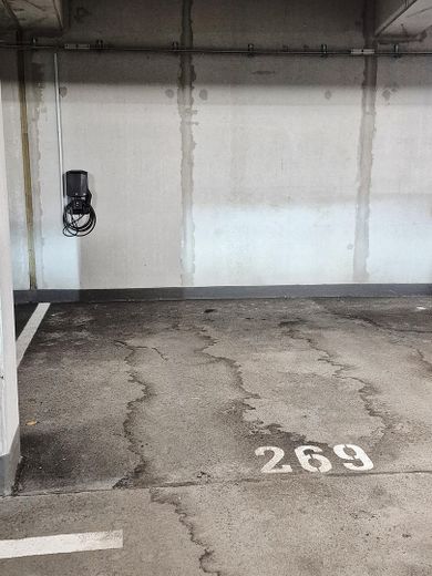 Tiefgaragenstellplatz