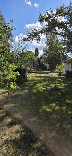 Casa bifamiliare ristrutturata con 992 m² di giardino da sogno – senza provvigione, ideale per famiglie – Garten