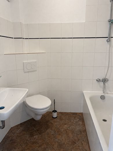 Gepflegte und gemütliche 2Zi Whg mit neuer Küche in ruhiger Lage Pinneberg-Quellental – Badezimmer