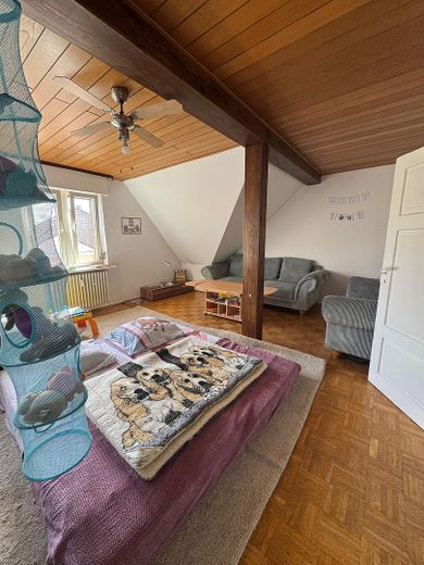 Ruhige, WG-taugliche Wohnung in Bahnhofsnähe – Wohnzimmer
