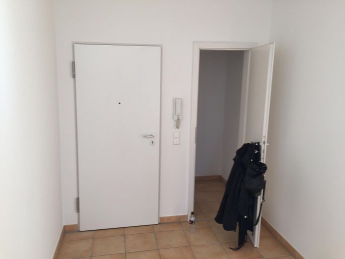 Moderne 3-Zimmer Wohnung mit Balkon, EBK und Garage – Flur/Diele