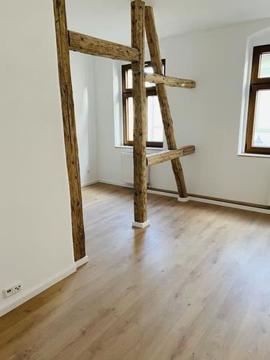2-Zimmer mit Laminat, Wanne, Dusche und sep. WC und in zentraler Lage! – IMG_9975