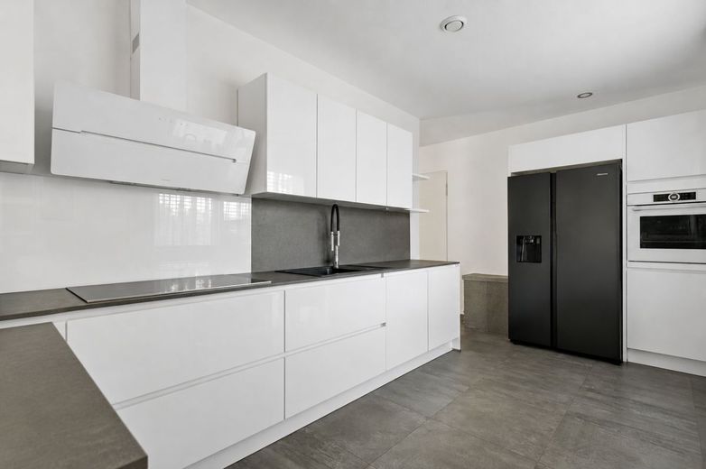 Modernes Familienglück in ruhiger Lage - energieeffizientes Einfamilienhaus mit Garten, Smart Home und Doppelgarage – Küche