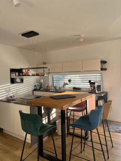 Exklusive 2,5 Zimmer Wohnung mit Aufzug, Niedrigenergiehaus mit PV Mieterstrom – Küche