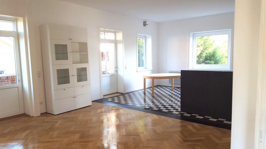 Erdgeschosswohnung in schmucker Stadtvilla – Küchenbereich noch ohne Insel