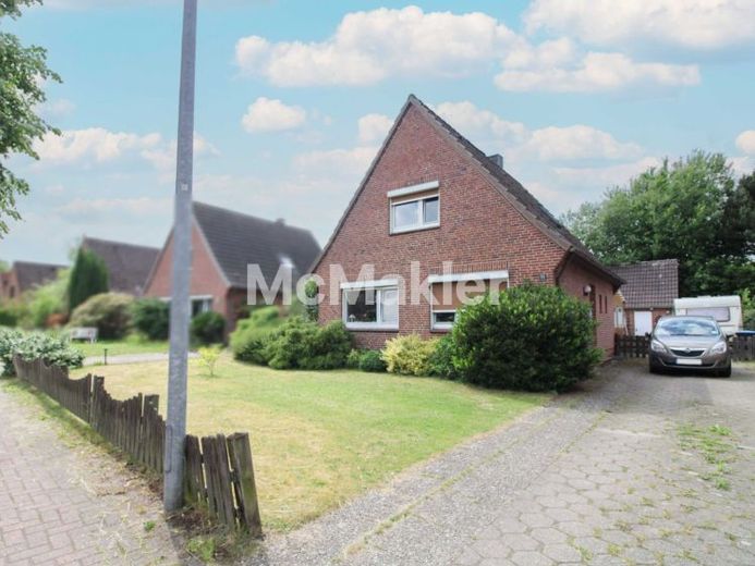 Kapitalanlage mit Entwicklungspotenzial auf großzügigem Grundstück in Horst – Foto 1