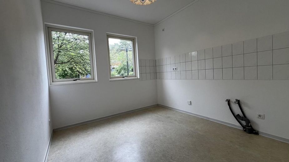 Ruhige 2-Zimmer Wohnung in grüner Lage mit 2 Terrassen – Küche