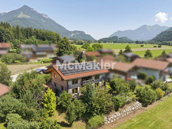 Atmosfera abitativa alpina a Schleching: casa in legno del Chiemgau con standard KfW-40 e vista sulle montagne – Foto 1