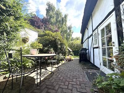MODERNES DENKMAL IN GEFRAGTER LAGE VON LÜBECK – 1786533435_8c0d84.jpg