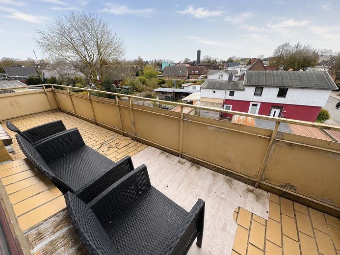 MAISONETTEWOHNUNG MIT GROSSEM BALKON – Balkon