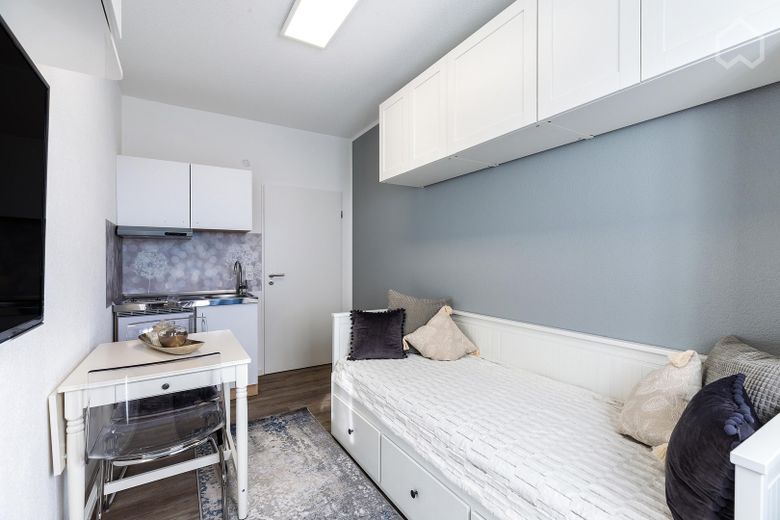 Appartement d’affaires intelligent : meublé avec élégance et modernisé (loyer tout compris) – Zimmer / Küche