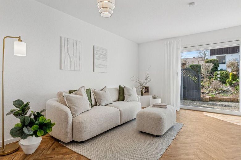 AKTUELL RESERVIERT!    Ein Zuhause zum Wohlfühlen –  5 Zimmer-Reihnmittelhaus in Oyten – Sofabereich