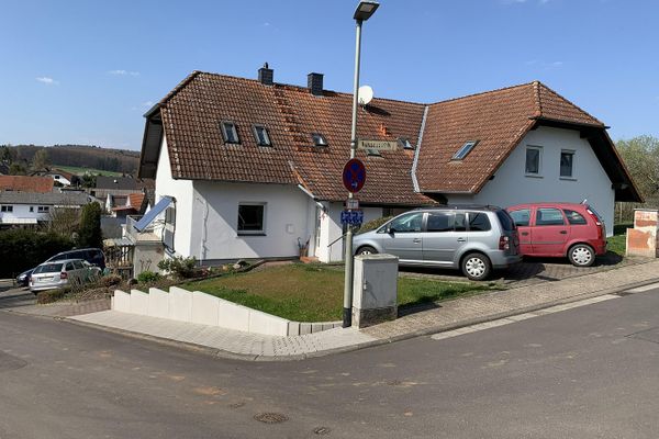 3 Familienhaus mit 3 sep.Wohnungen 75-80-130m²/ Grundstück 915m² in nähe Frankfurt