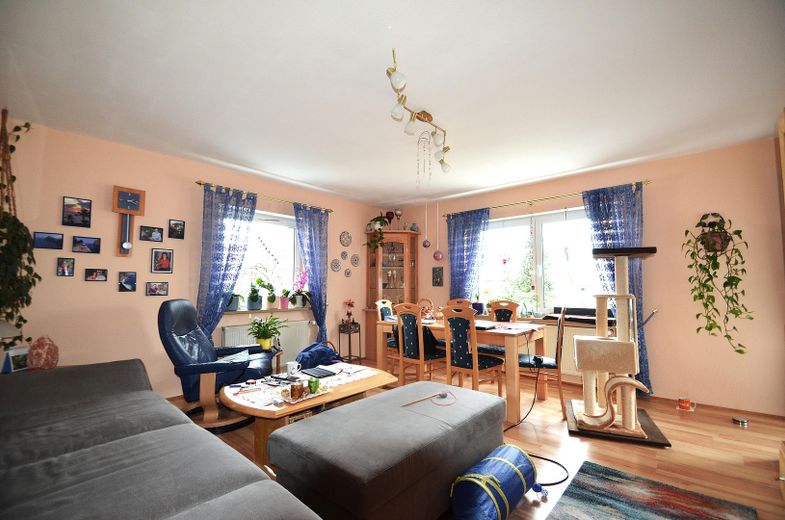 ****TOP 3,5-4 Zimmerwohnung, großer Balkon, in Ansbach, ruhige zentrale Lage – Wohnzimmer, Einrichtungsbeisp.