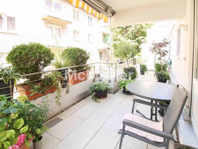 Barrierefrei und großzügig Wohnen in zentraler Lage: 4 Zi-WHG mit großen Balkon und TG-Stellplatz – Foto 1