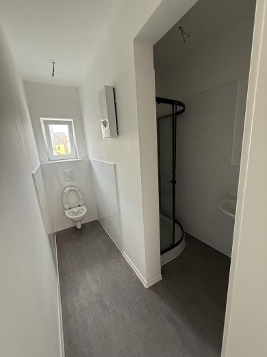 Moderne 2-Zimmer Wohnung im kernsanierten Mehrfamilienhaus – Foto 4