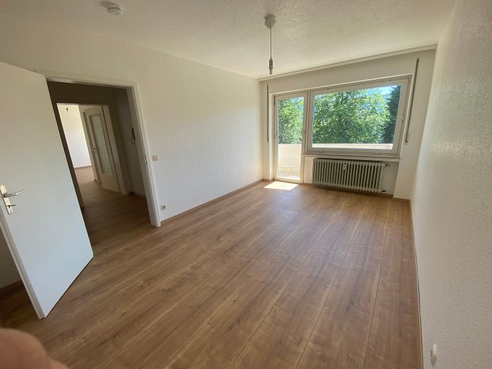 Top- Lage, schöne, ca. 53 qm Wohnung, 2 Zi.+je 1 Balkon+alle Räume mit Fenster – Schlafzimmer