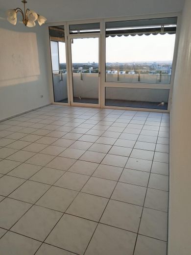 Mieszkanie 2-pokojowe na Sachsenhäuser Berg – Wohnzimmer