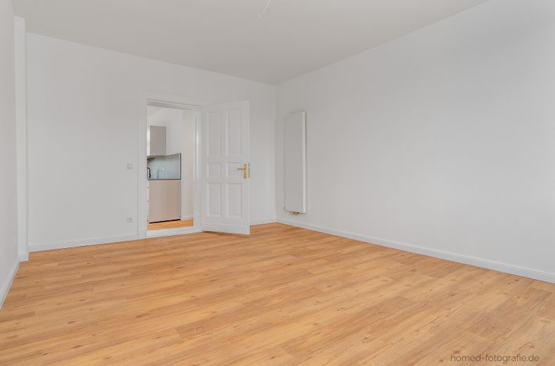 Kernsanierter 2-Zimmer-Altbau in Berlin-Köpenick: Erstbezug mit Wohnküche, Tageslichtbad und Balkon – Zimmer 1