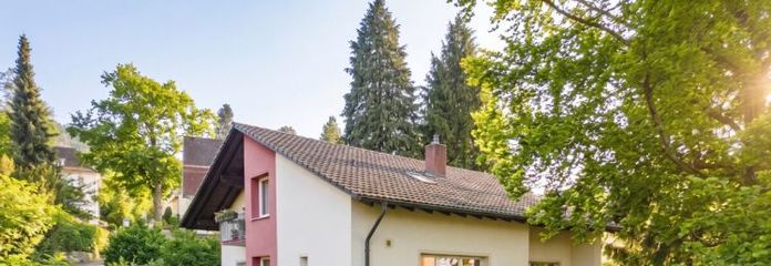 IMMORath.de - Großzügiges Zweifamilienhaus mit Potenzial auf weitläufigem Grundstück