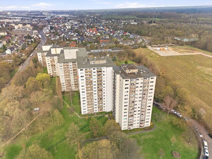 3-Zimmer Wohnung mit Loggia in Köln-Porz-Urbach – Drohnenaufnahme Umfeld