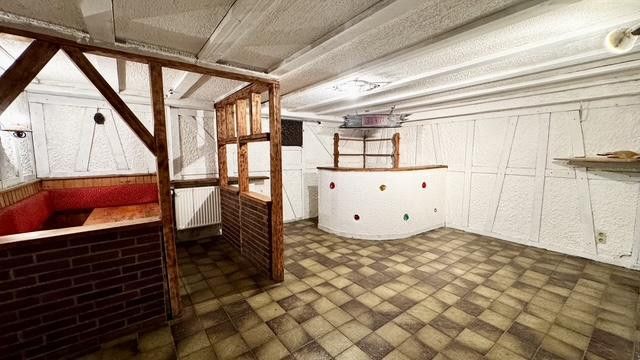 Без комиссии: двухквартирный дом в семейном районе Зассенфарт – Keller