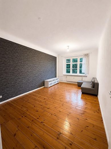 Attraente appartamento di 2 locali adatto alla condivisione in appartamento a Berlino-Johannisthal – Wohnzimmer