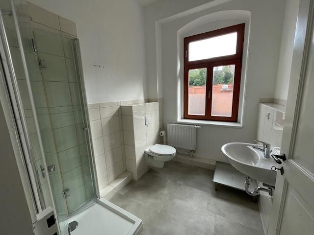 Tharandt près de Dresde - ancien bureau de poste impérial à rénover entièrement - appartement de 6 pièces à l'étage, 2 salles de bains, 2e étage – Duschbad