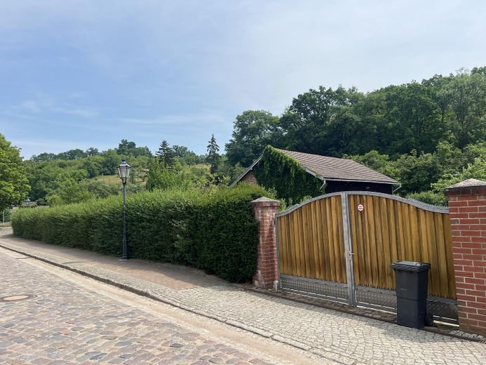 2 Familienhaus mit Scheune, Garagen und großem Garten – Photo 2
