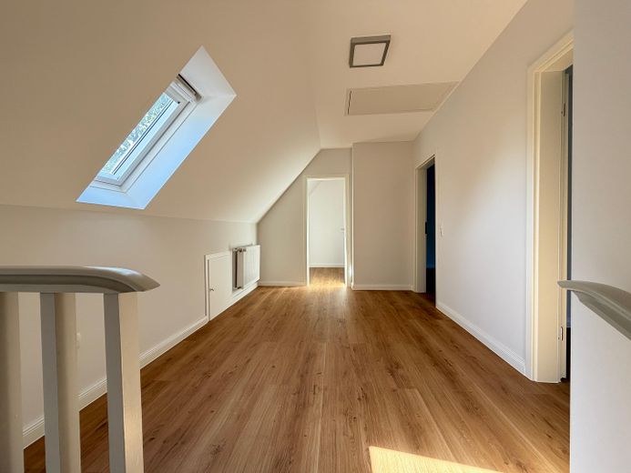 Erstbezug nach Kernsanierung – Reihenendhaus mit großem Garten und Garage in Bremen-Alt-Osterholz – Flur DG