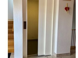 Amplio apartamento en ático con balcón y cocina equipada en una zona tranquila – Aufzug (vom Keller bis 1. OG)