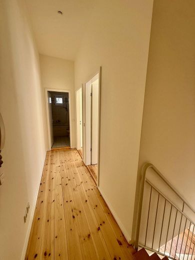 Sonnige Maisonette im Komponistenviertel – 2 Balkone, Südausrichtung & ruhige Lage im Grünen – Flur 3.OG