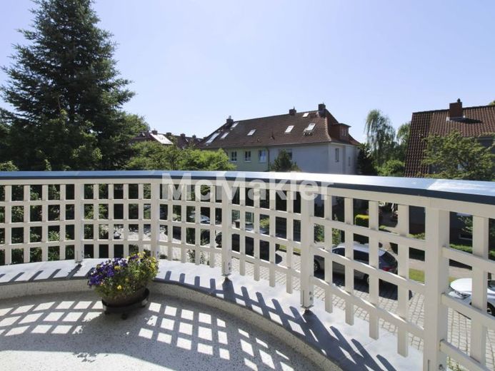 Freistehendes Zweifamilienhaus mit Ausbaureserve, Vollkeller & zwei Garagen in gefragter Wohnlage – Foto 1