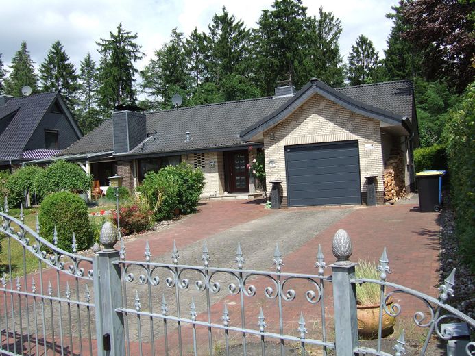 Maison individuelle – Straßenansicht 1