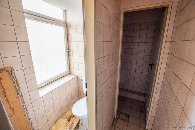 Renovierungsbedürftiges Ladenlokal in guter Lage der Hamelner Altstadt - TOP Gelegenheit! – Badezimmer - Männer