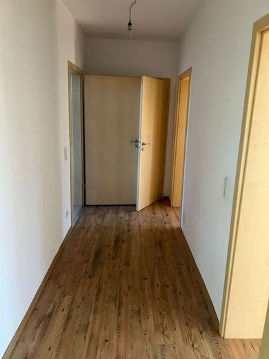 Großzügige 2,5-Zimmer mit Terrasse, Wanne, Dusche und Laminat und in guter Lage! – PHOTO-2026-07-09-10-52-43_2