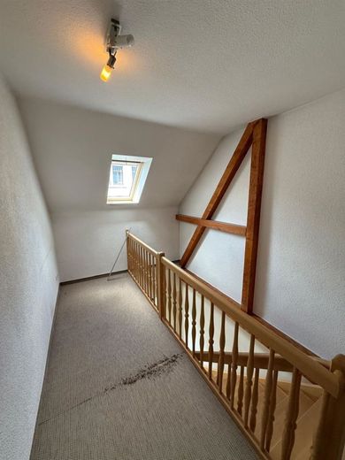 Großzügiges 8-Zimmer EFH mit wunderschönem Garten, Kamin und Einliegerwohnung – Treppe